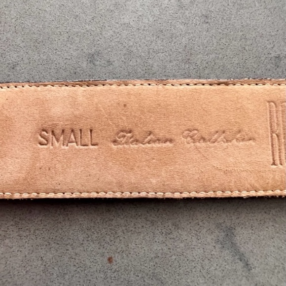 BELT LEATHER - ITALY - BROWN WITH GOLD CHAIN AT FRONT. SMALL PRE LOVED - Picture 7 of 9